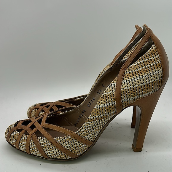 Salvatore Ferragamo Vtg Philippa Tan/Cream High Heels Shoes **Size 5.5** 🔥🔥 - Picture 5 of 10